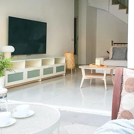 Villa 4-bedroom Corales With Jacuzzi, Garden, Close To Everything Los Cristianos (Tenerife)
