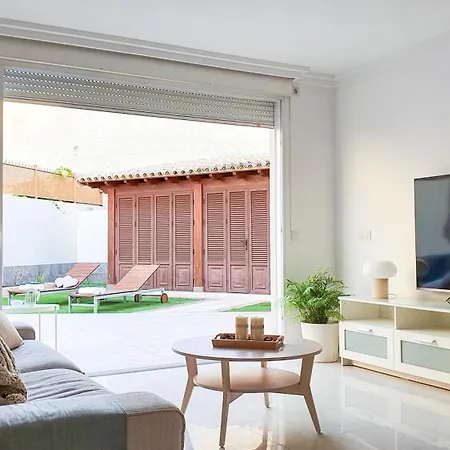 Villa 4-bedroom Corales With Jacuzzi, Garden, Close To Everything Los Cristianos (Tenerife)